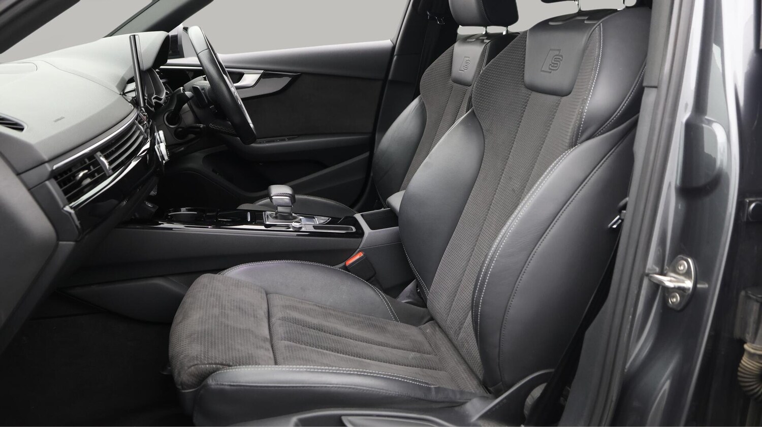 Used Audi A4 2021 for sale - 75927859: Photo 15