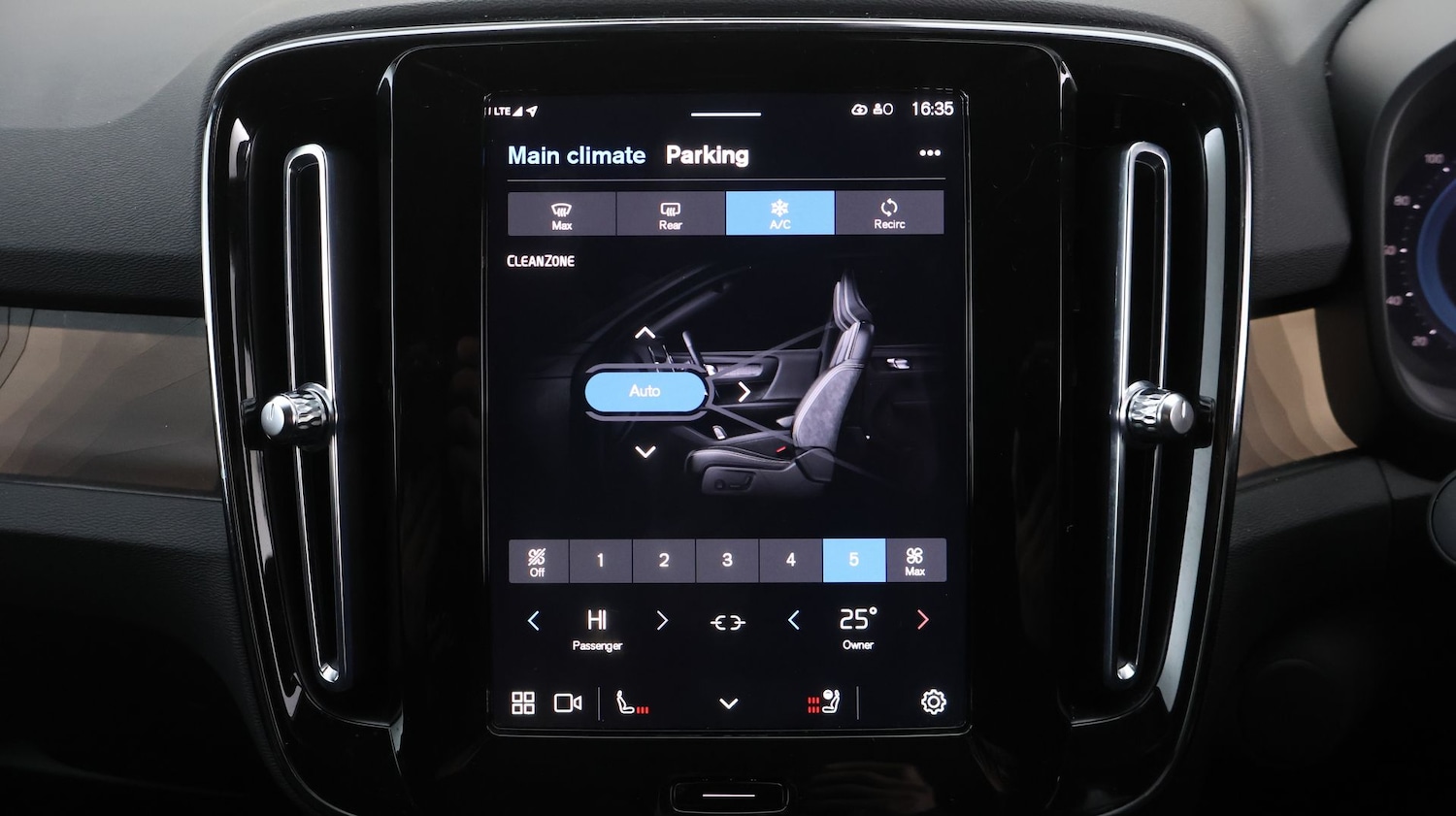 Used Volvo XC40 2023 for sale - 77532193: Photo 12