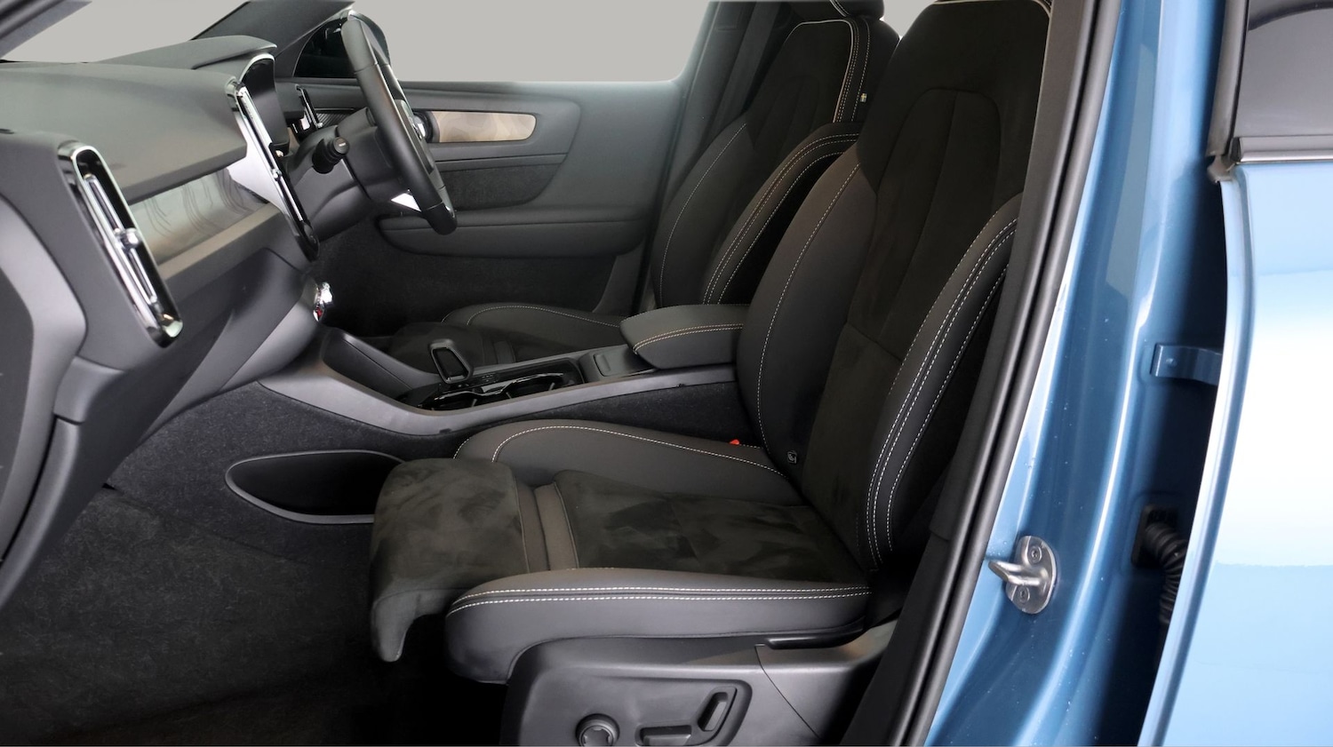 Used Volvo XC40 2023 for sale - 77532193: Photo 14