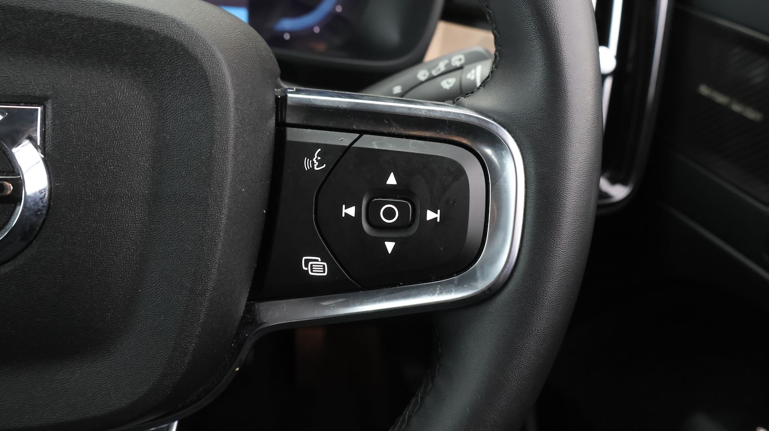 Used Volvo XC40 2023 for sale - 77532193: Photo 24