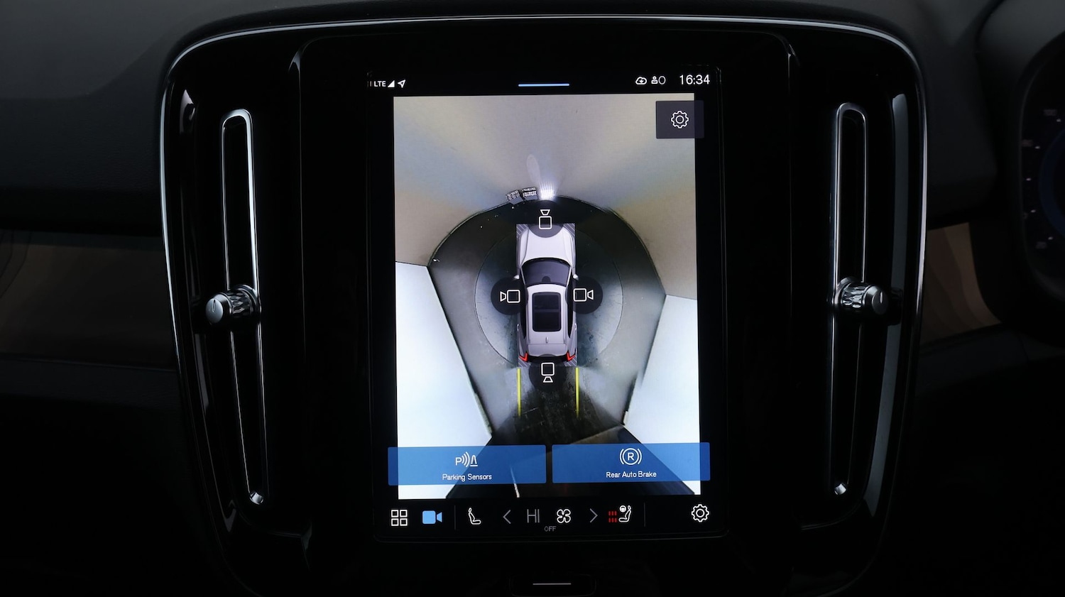 Used Volvo XC40 2023 for sale - 77532193: Photo 25