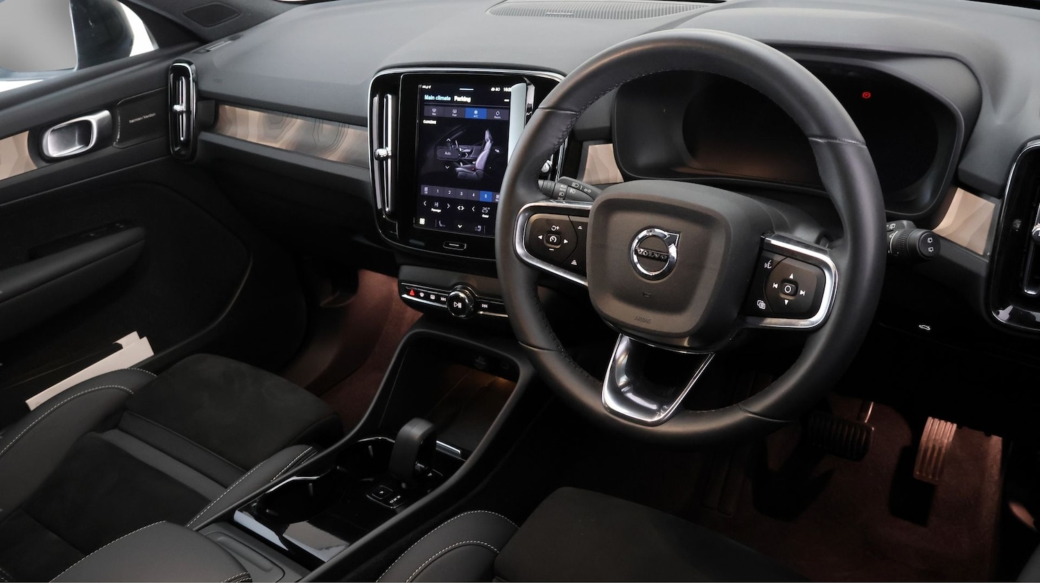 Used Volvo XC40 2023 for sale - 77532193: Photo 9