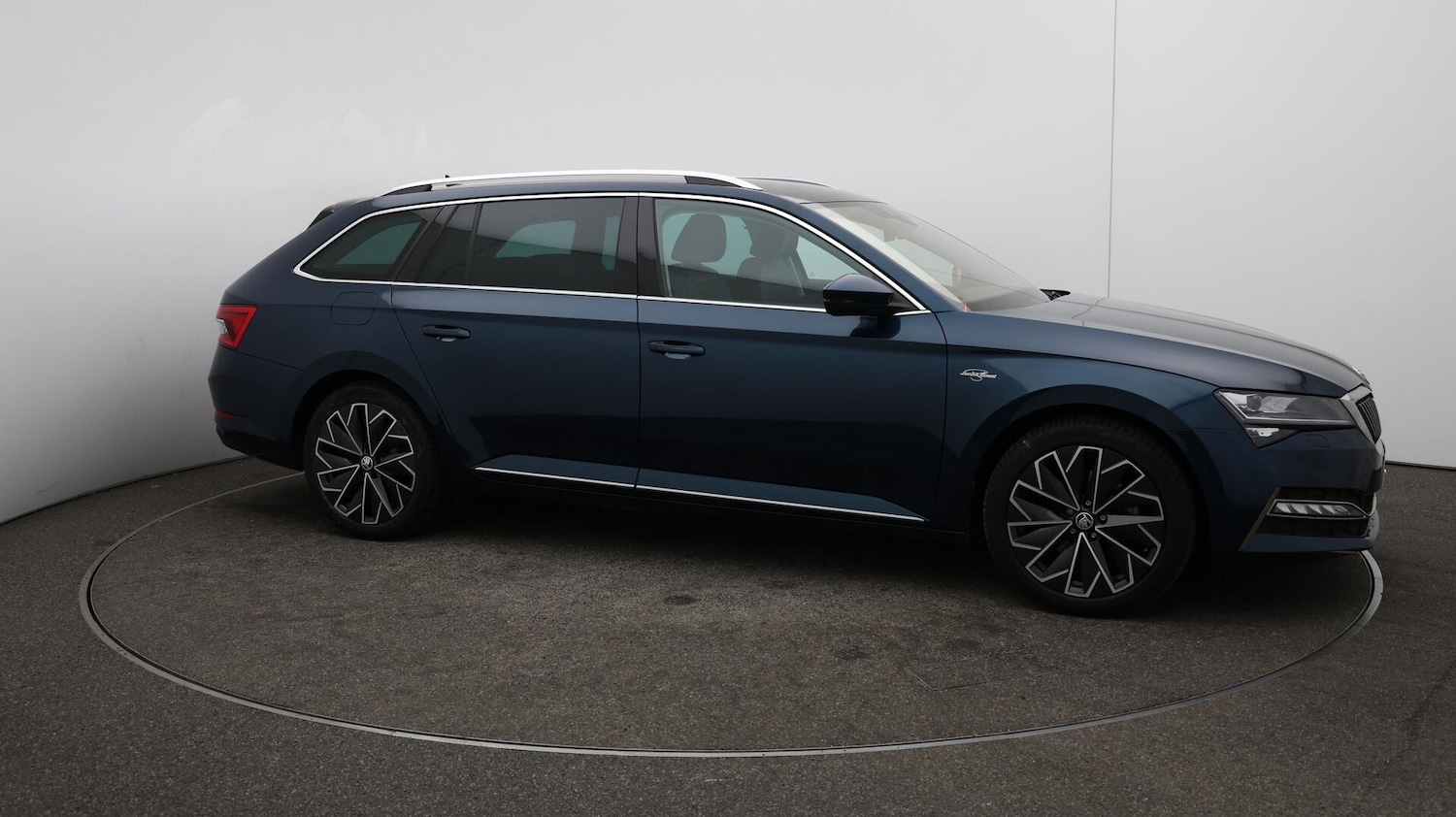 Used Skoda Superb 2021 for sale - 76152000: Photo 49