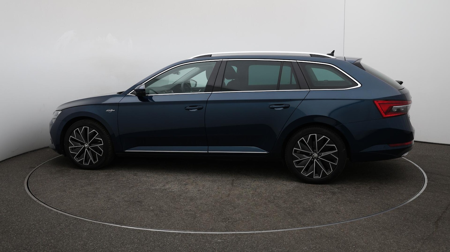 Used Skoda Superb 2021 for sale - 76152000: Photo 61