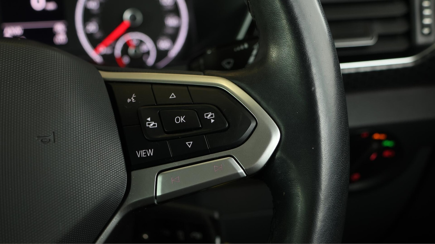 Used Volkswagen T-Cross 2021 for sale - 76370385: Photo 24
