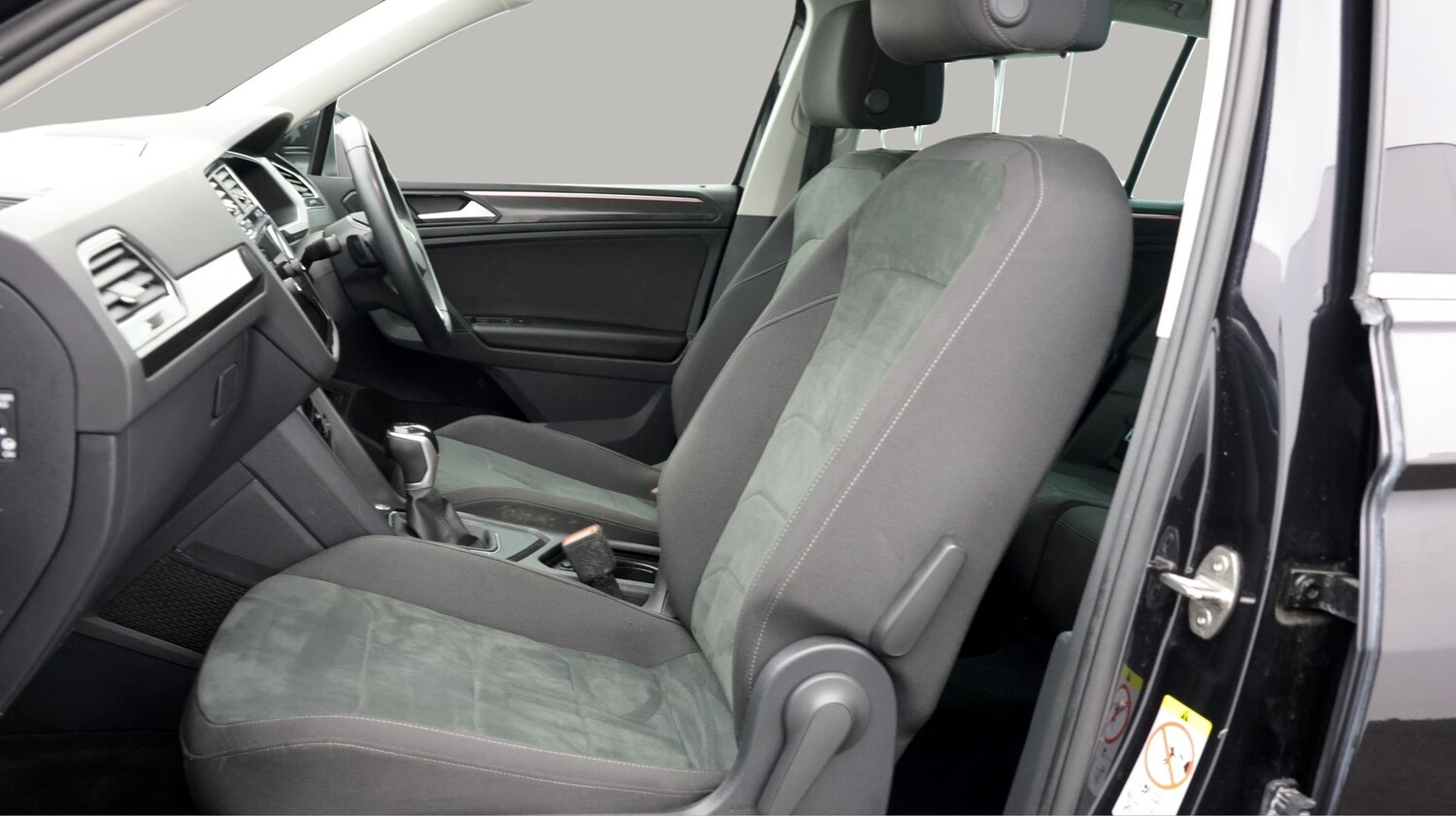 Used Volkswagen Tiguan 2023 for sale - 77854925: Photo 14