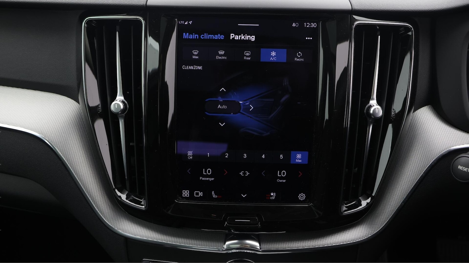 Used Volvo XC60 2022 for sale - 76572170: Photo 13