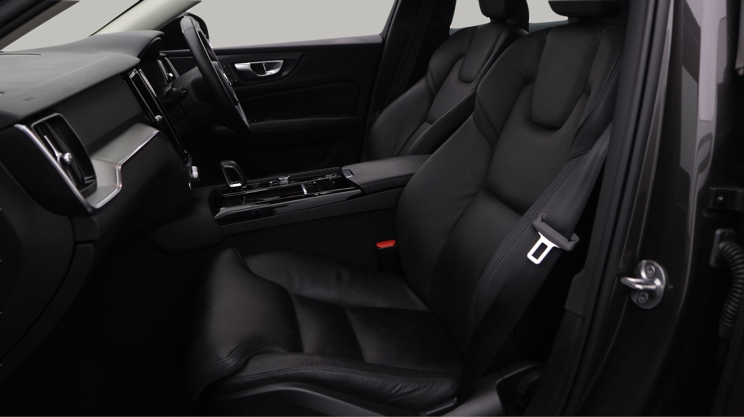 Used Volvo V60 2023 for sale - 77311256: Photo 14