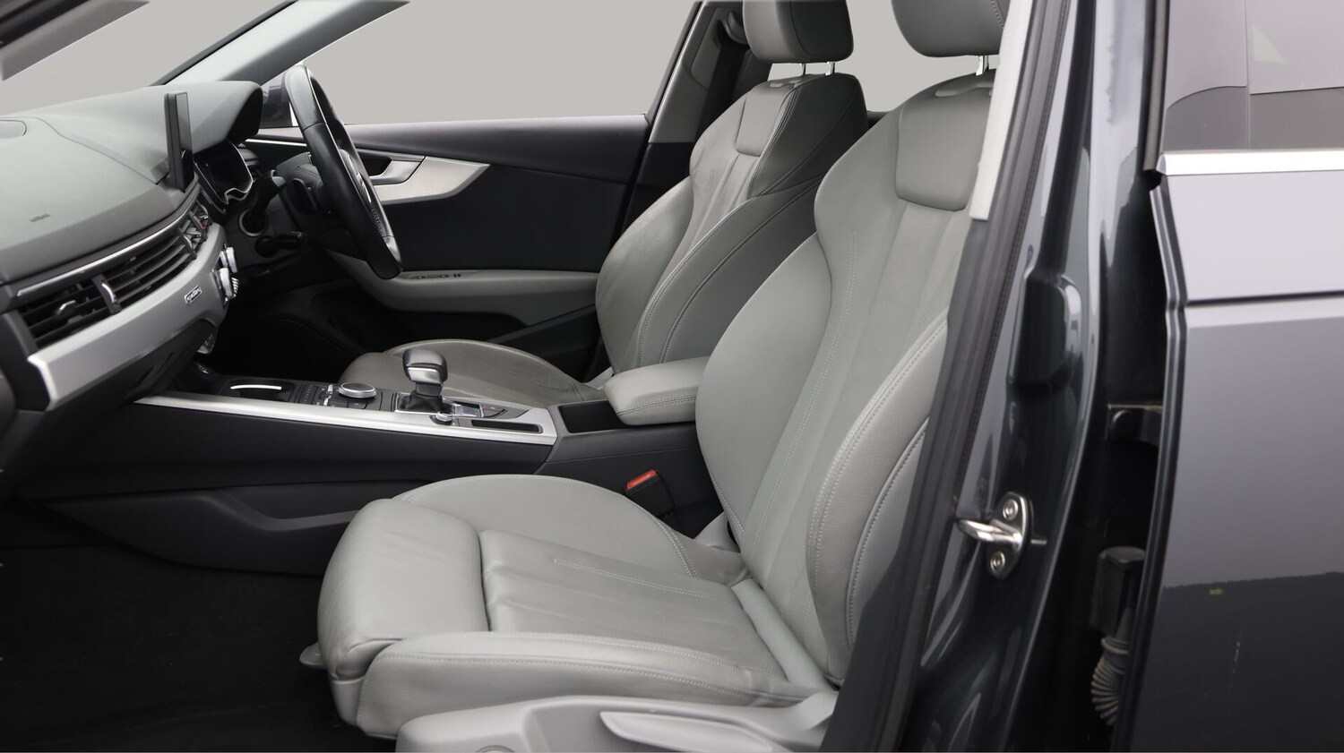 Used Audi A4 2017 for sale - 76658461: Photo 15