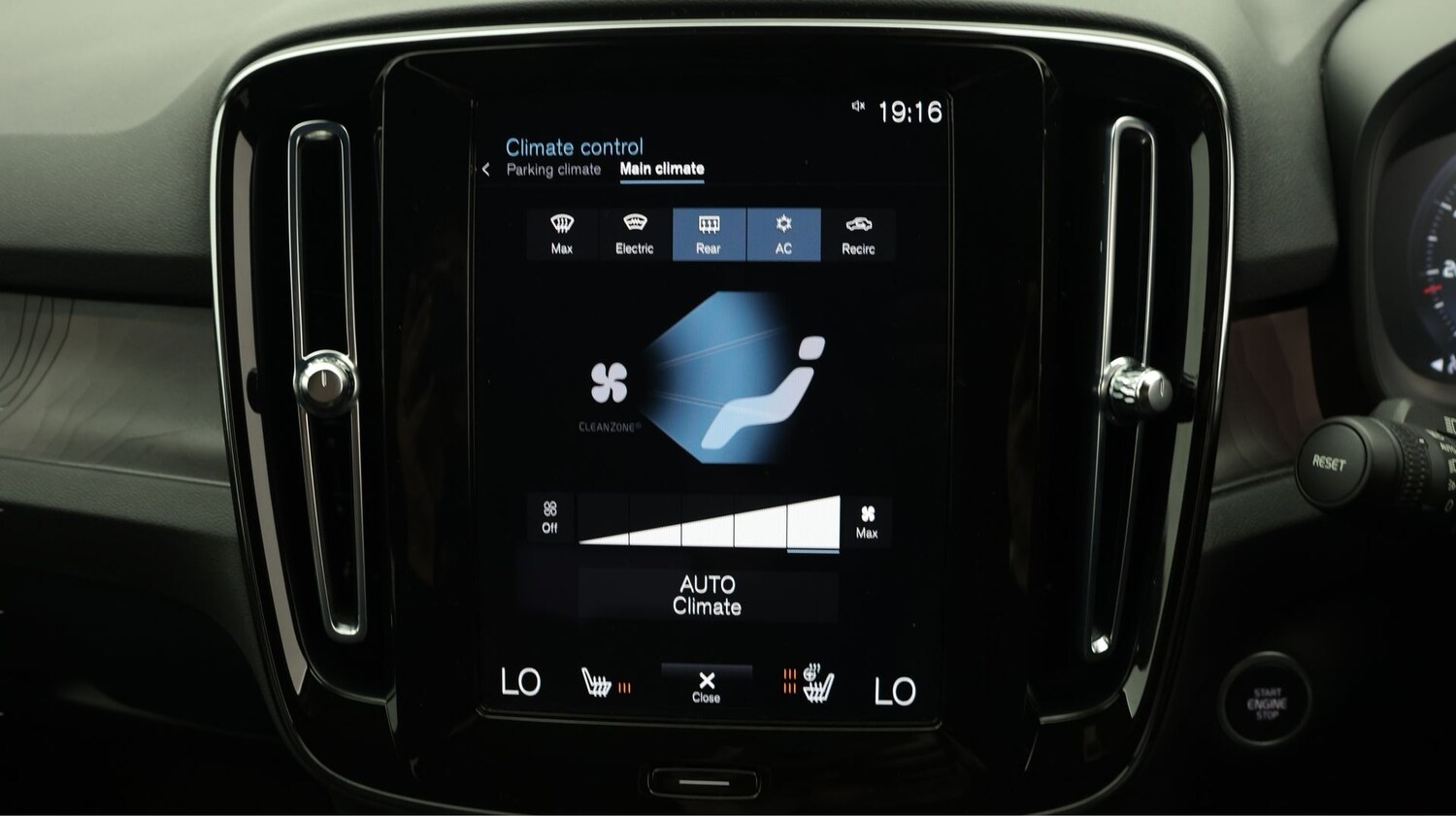 Used Volvo XC40 2023 for sale - 77743082: Photo 12