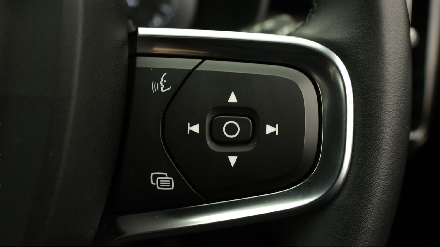 Used Volvo XC40 2023 for sale - 77743082: Photo 23