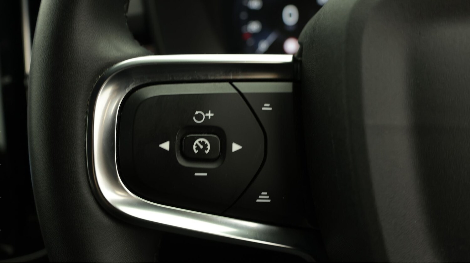 Used Volvo XC40 2023 for sale - 77743082: Photo 24