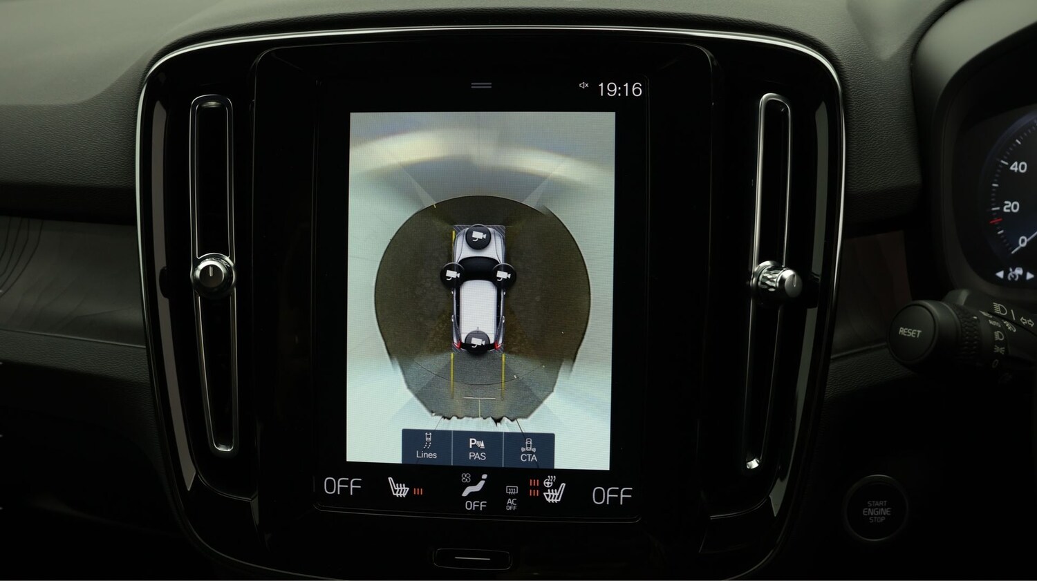 Used Volvo XC40 2023 for sale - 77743082: Photo 25