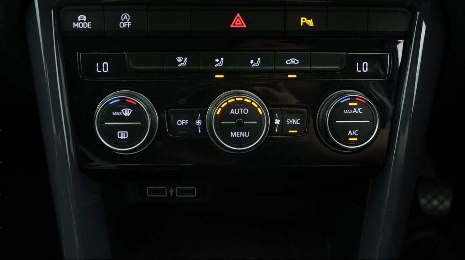 Used Volkswagen T-Roc for sale - 78201653: Photo 12