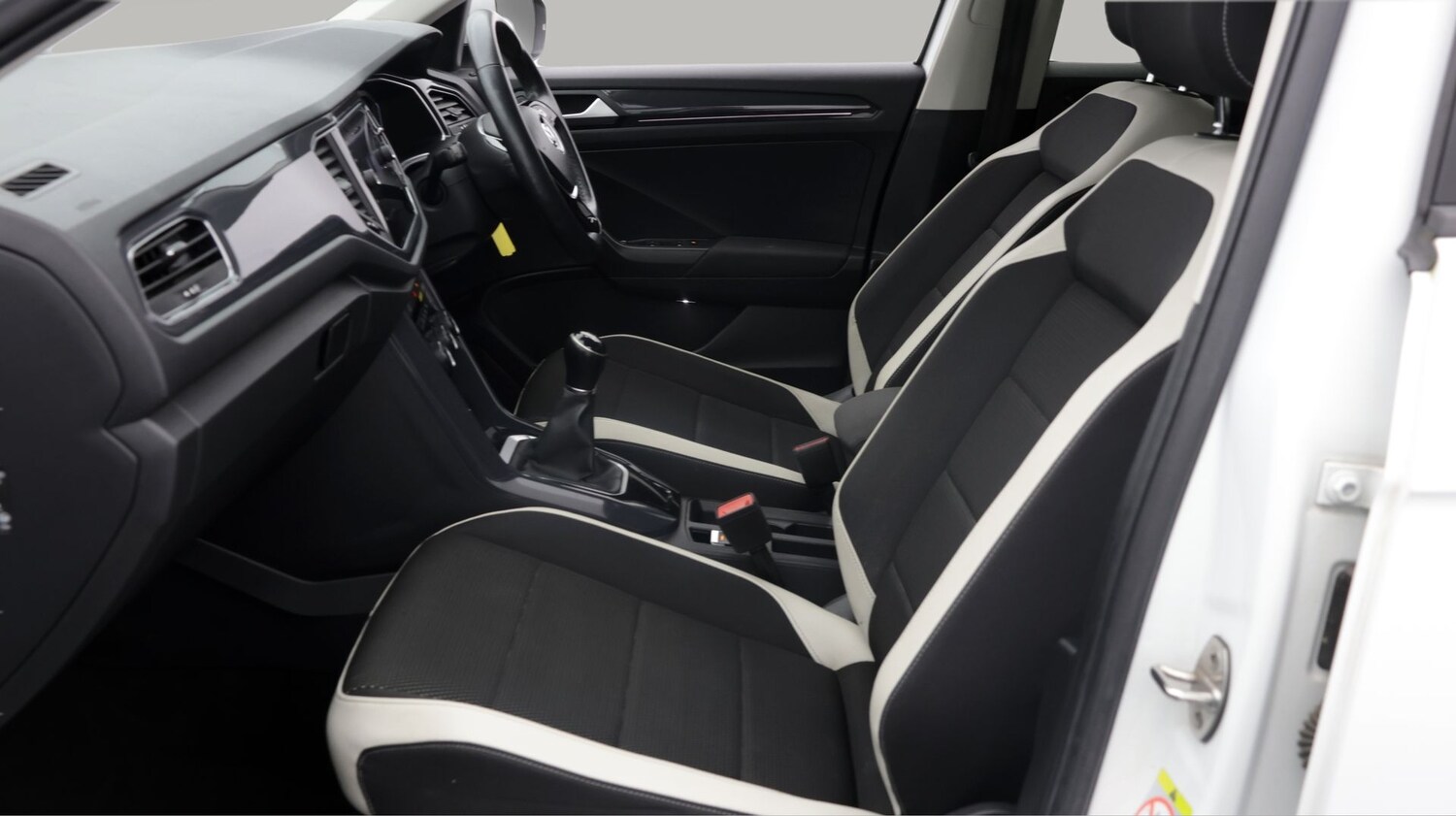 Used Volkswagen T-Roc for sale - 78201653: Photo 14