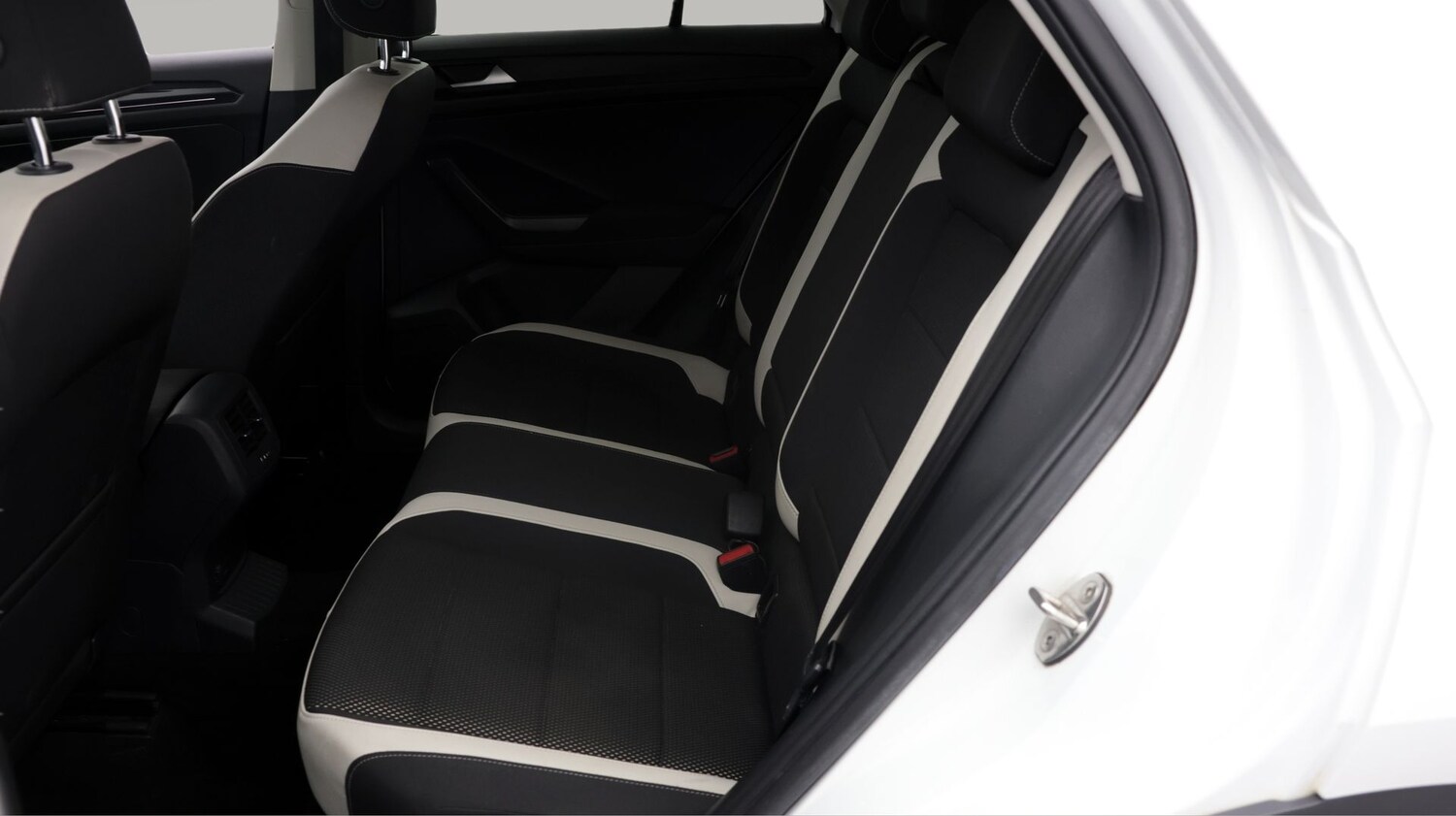 Used Volkswagen T-Roc for sale - 78201653: Photo 16