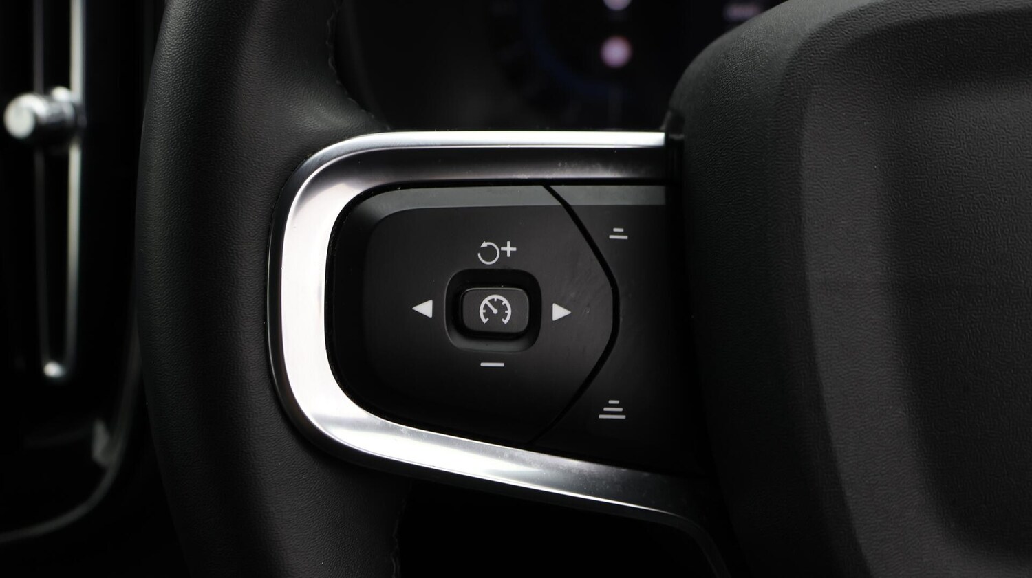 Used Volvo XC40 for sale - 76728907: Photo 23