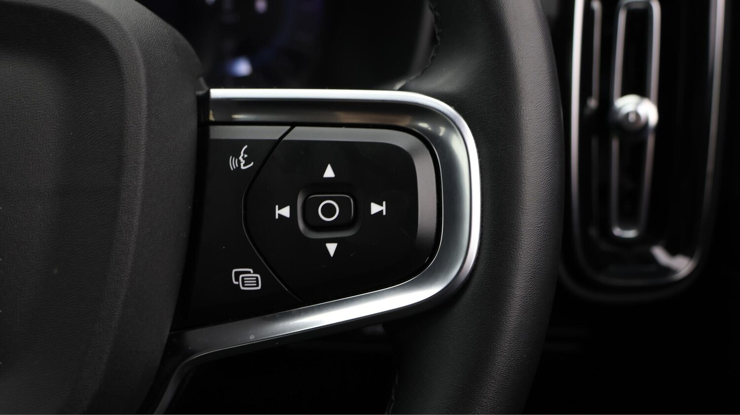 Used Volvo XC40 for sale - 76728907: Photo 24