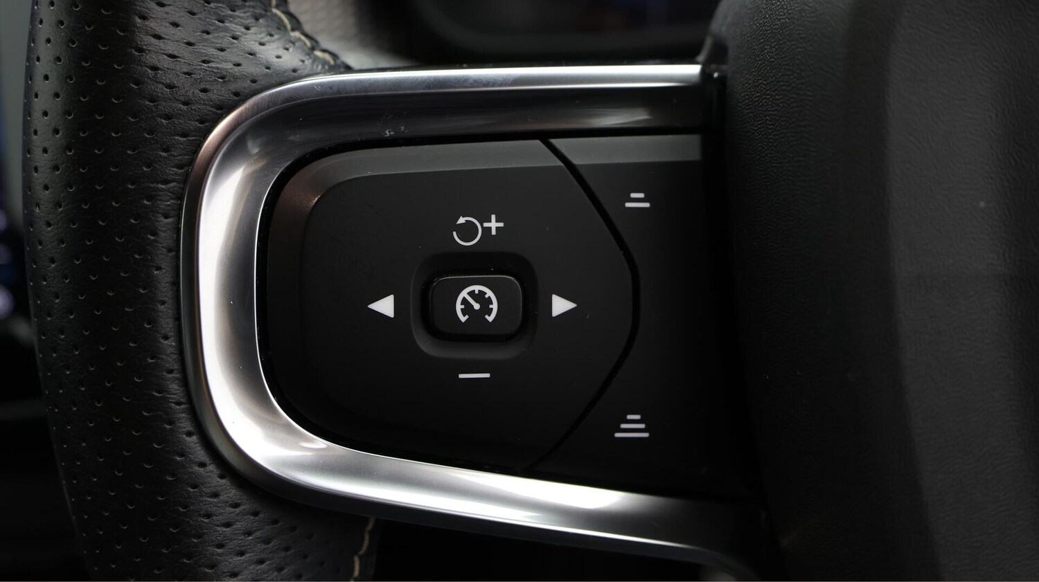 Used Volvo XC40 2021 for sale - 76094116: Photo 24