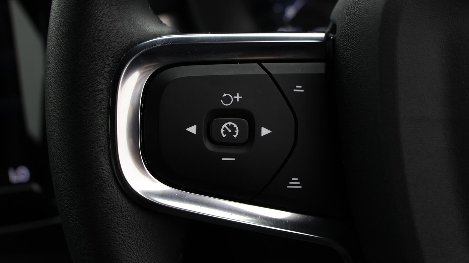 Used Volvo XC40 2022 for sale - 75914813: Photo 24