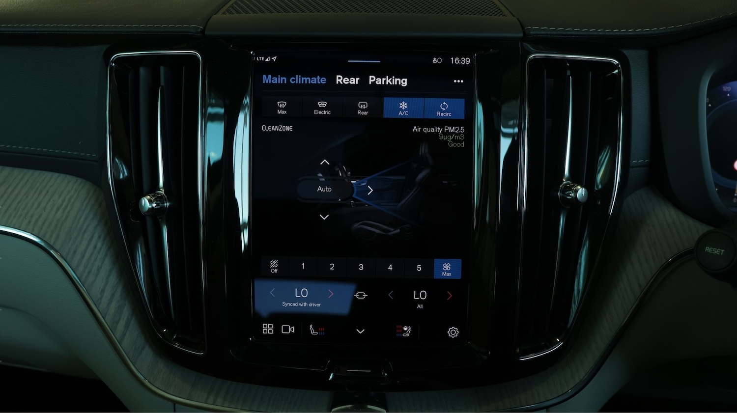 Used Volvo XC60 2021 for sale - 77736083: Photo 12