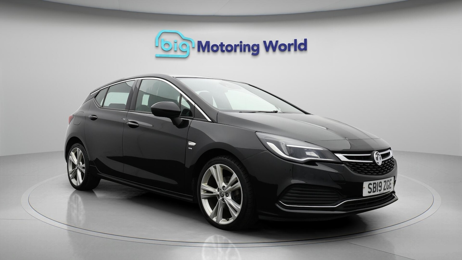Used Vauxhall Astra 2019 for sale - 76398827: Photo 2