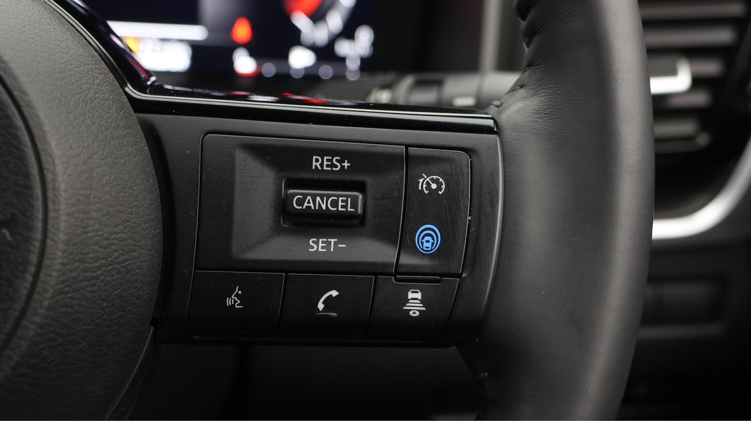 Used Nissan X-Trail 2024 for sale - 76240205: Photo 25