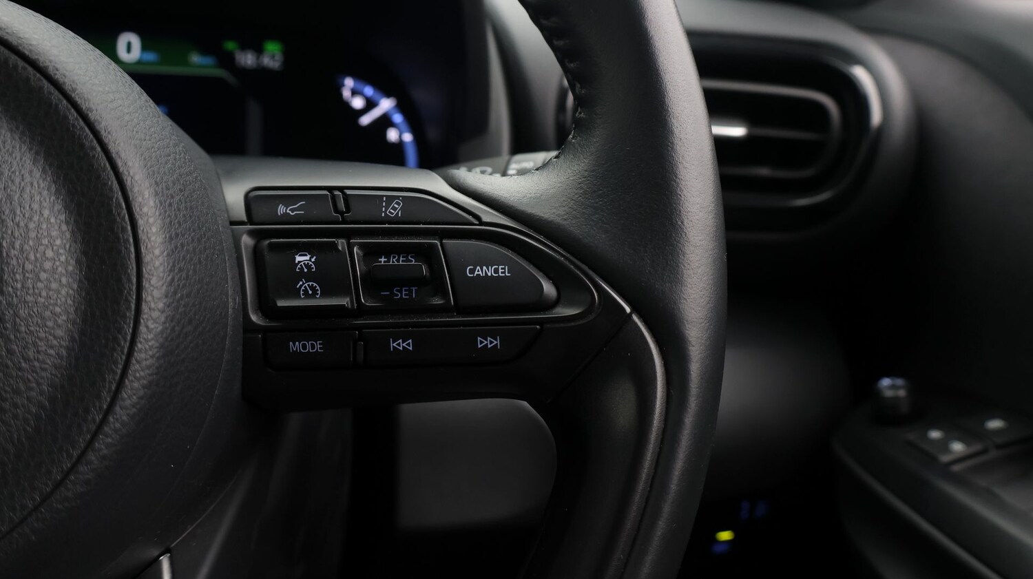 Used Toyota Yaris Cross 2022 for sale - 77403802: Photo 27