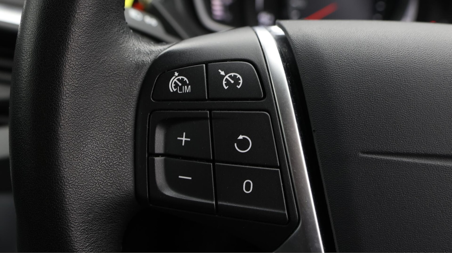 Used Volvo V40 2018 for sale - 76381118: Photo 22