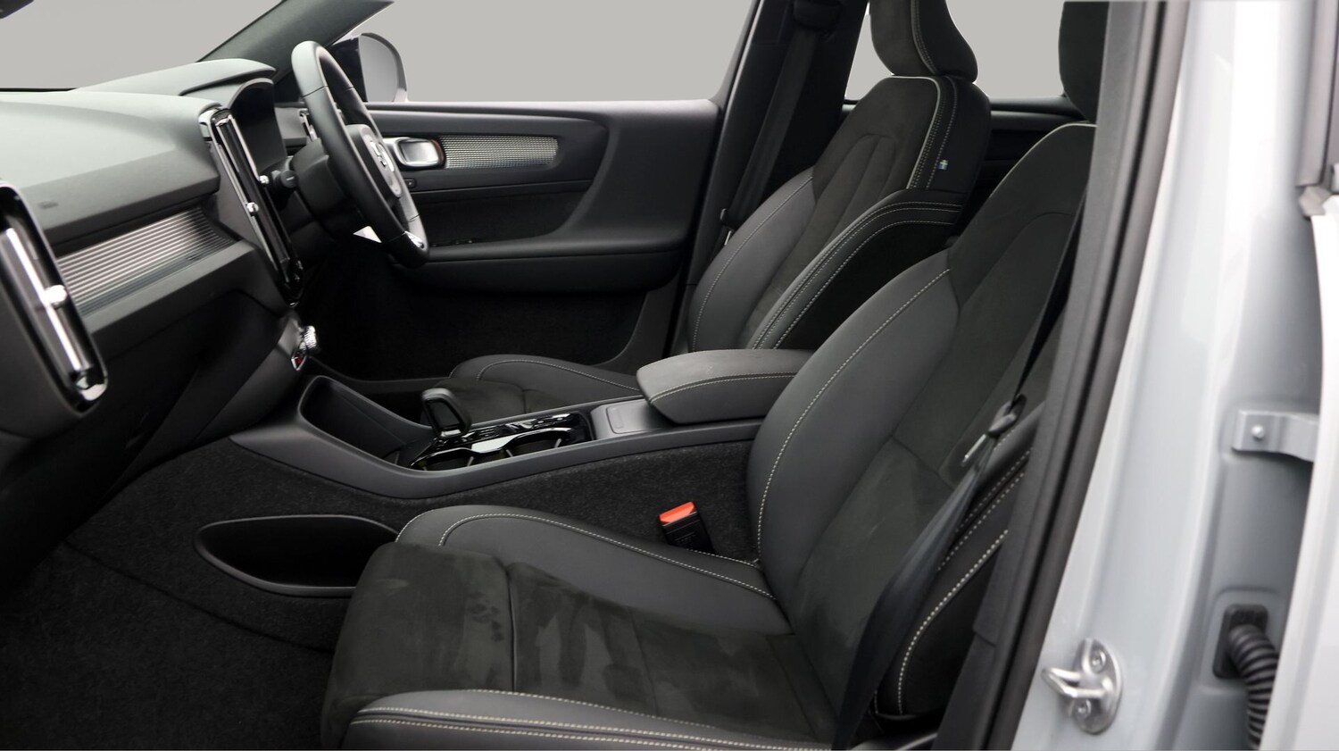 Used Volvo XC40 2025 for sale - 77493870: Photo 14