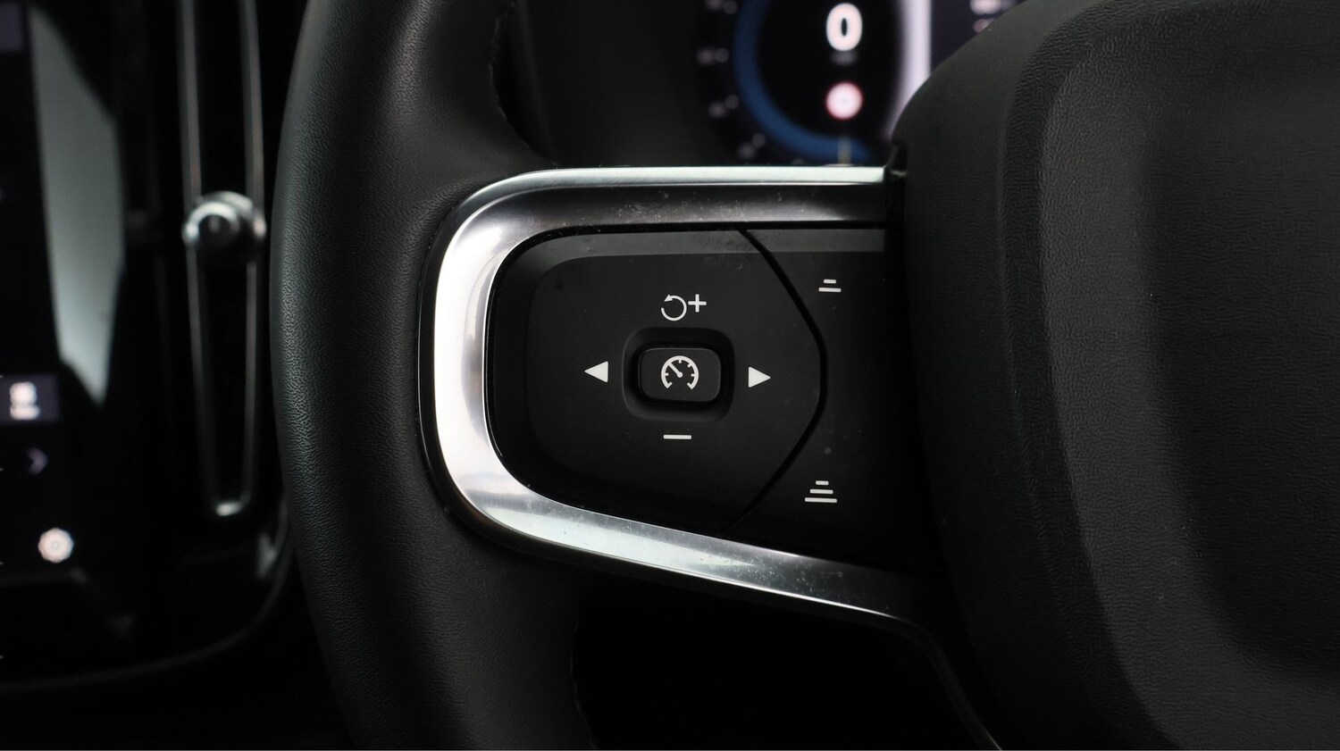 Used Volvo XC40 2022 for sale - 77532192: Photo 21