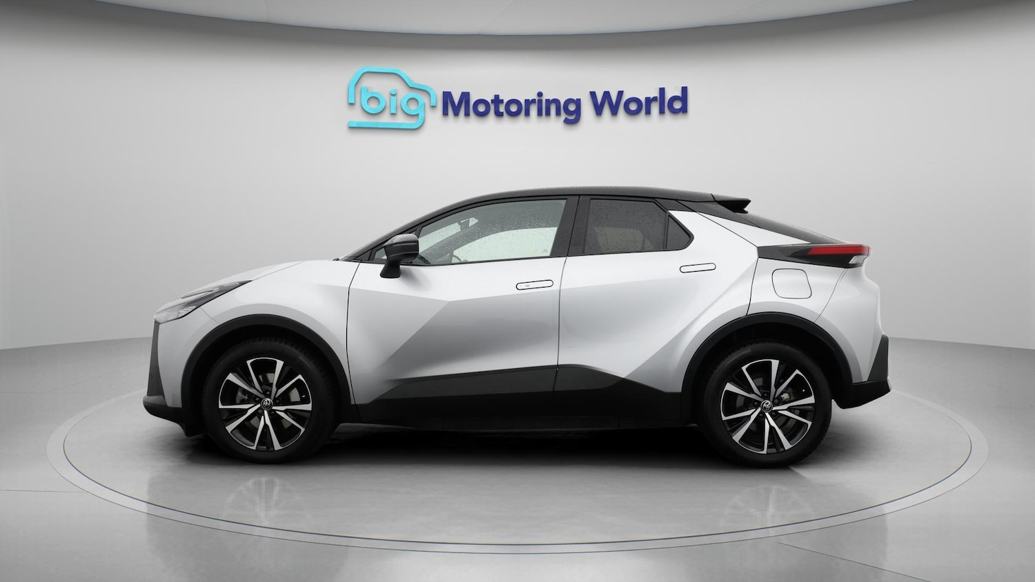 Used Toyota C-HR 2024 for sale - 76620280: Photo 5