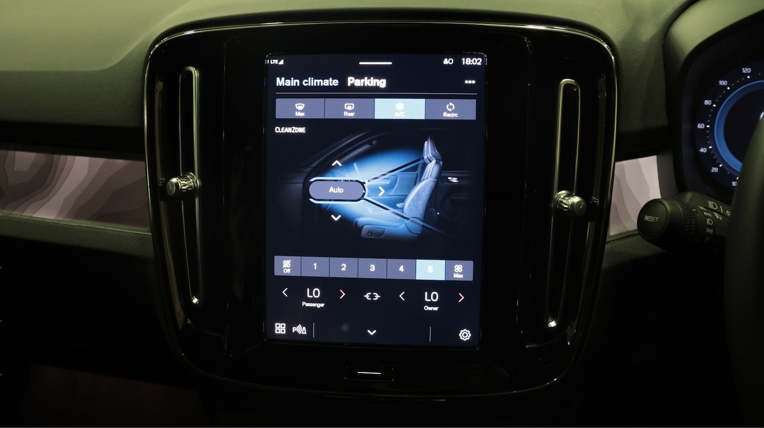 Used Volvo XC40 2023 for sale - 77618657: Photo 12