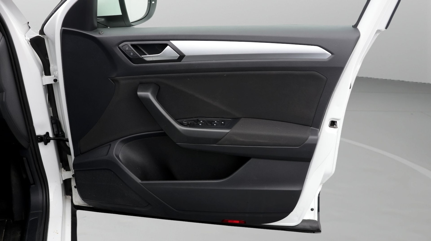 Used Volkswagen T-Roc 2024 for sale - 77664472: Photo 15