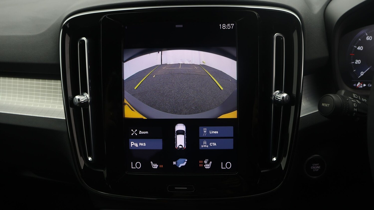 Used Volvo XC40 2023 for sale - 77231693: Photo 24