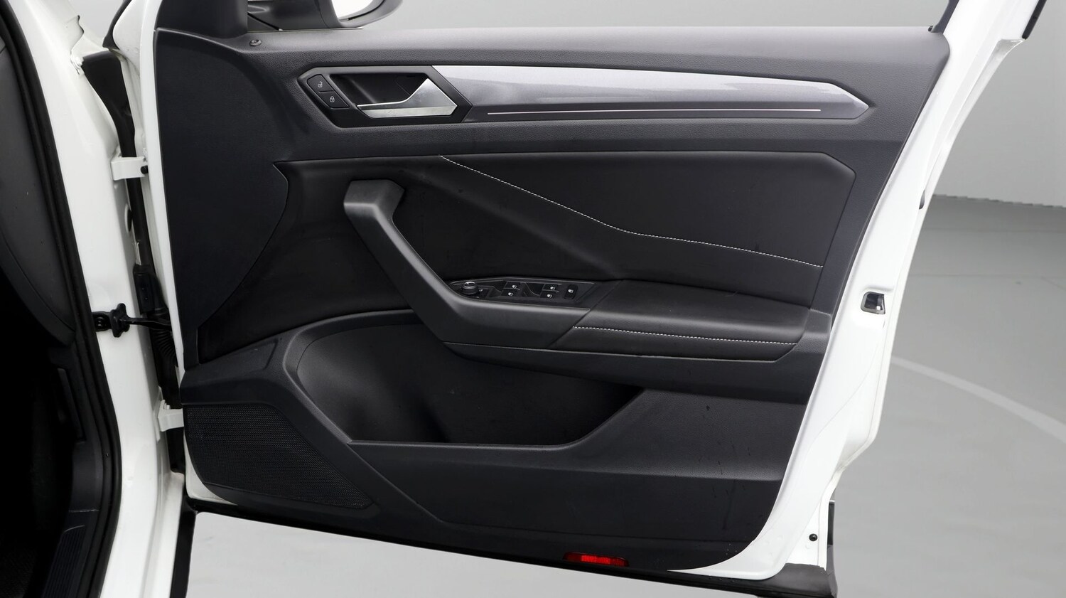 Used Volkswagen T-Roc 2023 for sale - 77271142: Photo 15