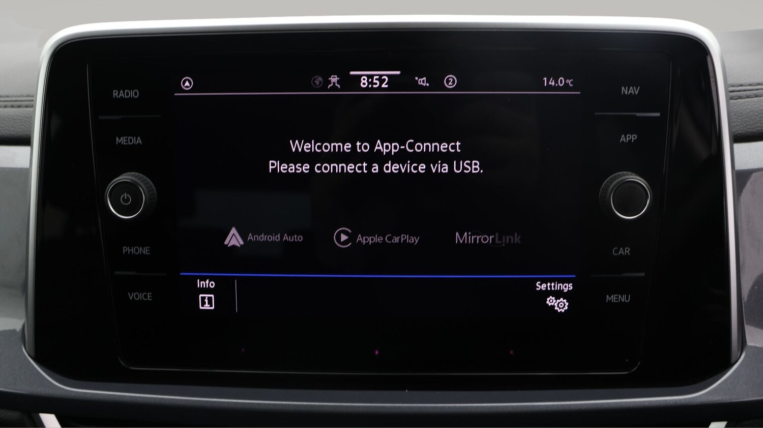 Used Volkswagen T-Roc 2023 for sale - 77271142: Photo 24