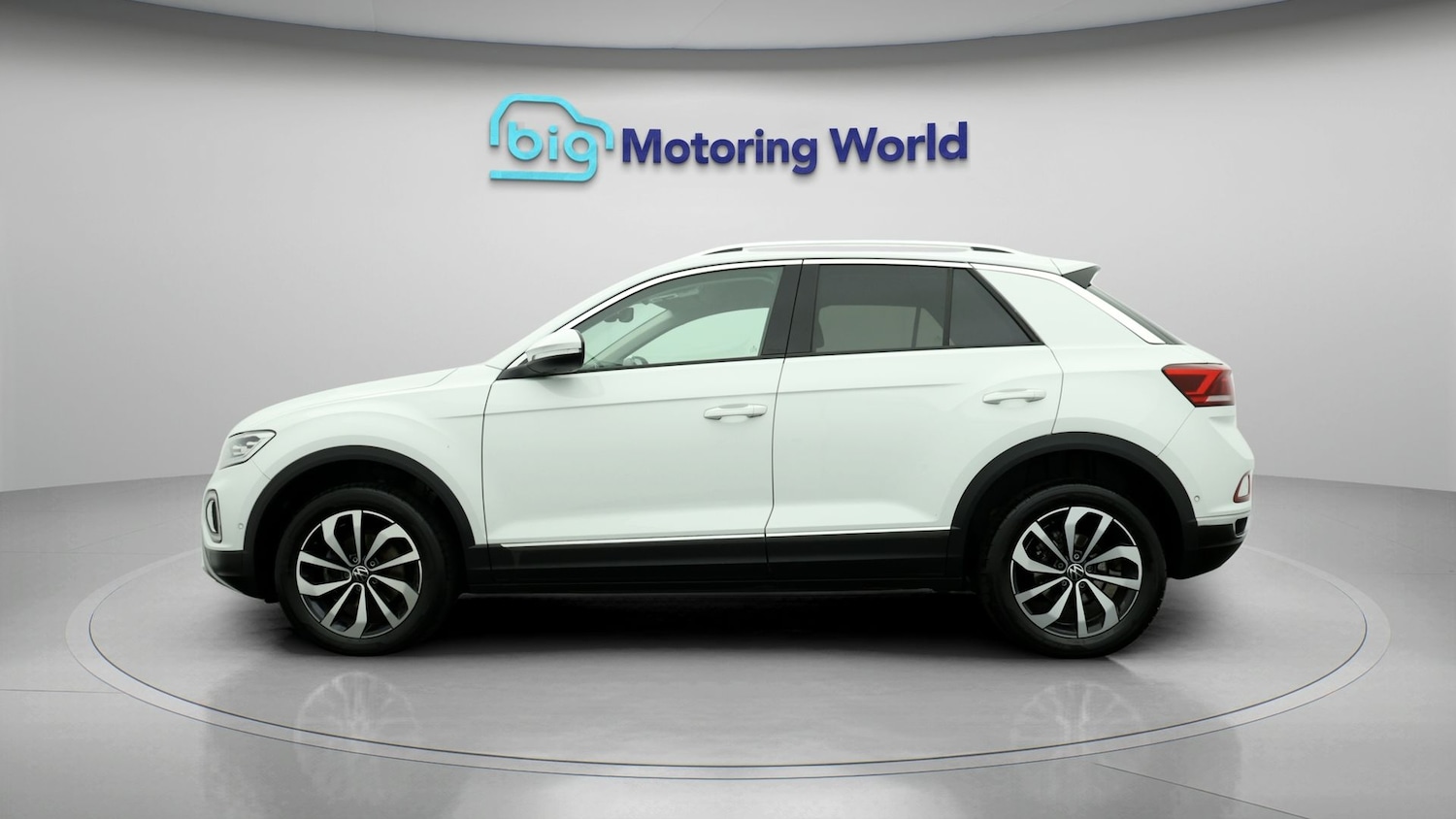 Used Volkswagen T-Roc 2023 for sale - 77271142: Photo 4