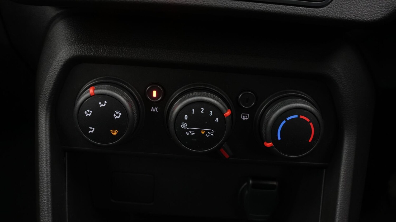 Used Dacia Sandero 2023 for sale - 77820429: Photo 12