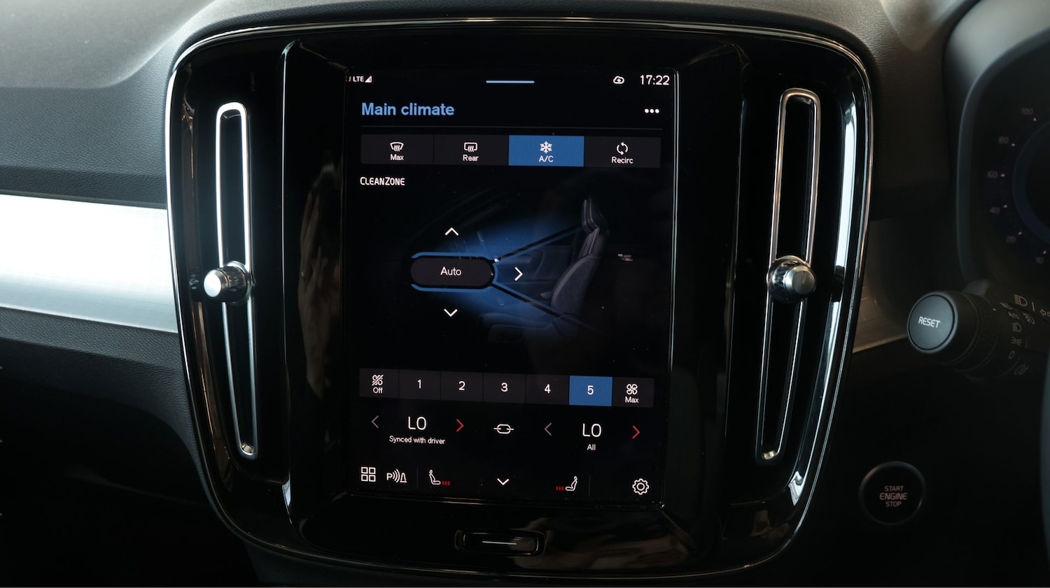 Used Volvo XC40 2023 for sale - 78098551: Photo 12