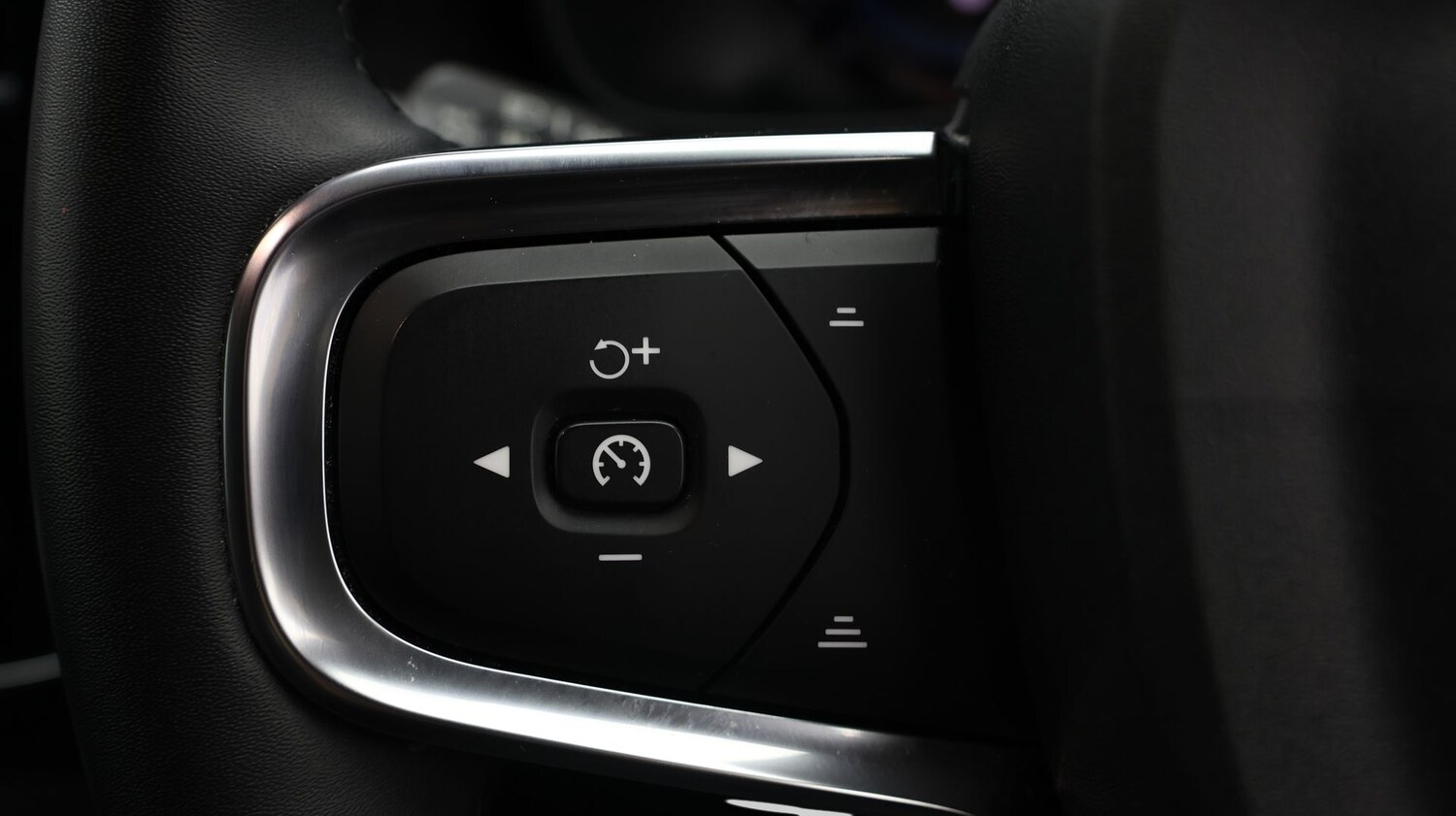 Used Volvo XC40 for sale - 77497688: Photo 24