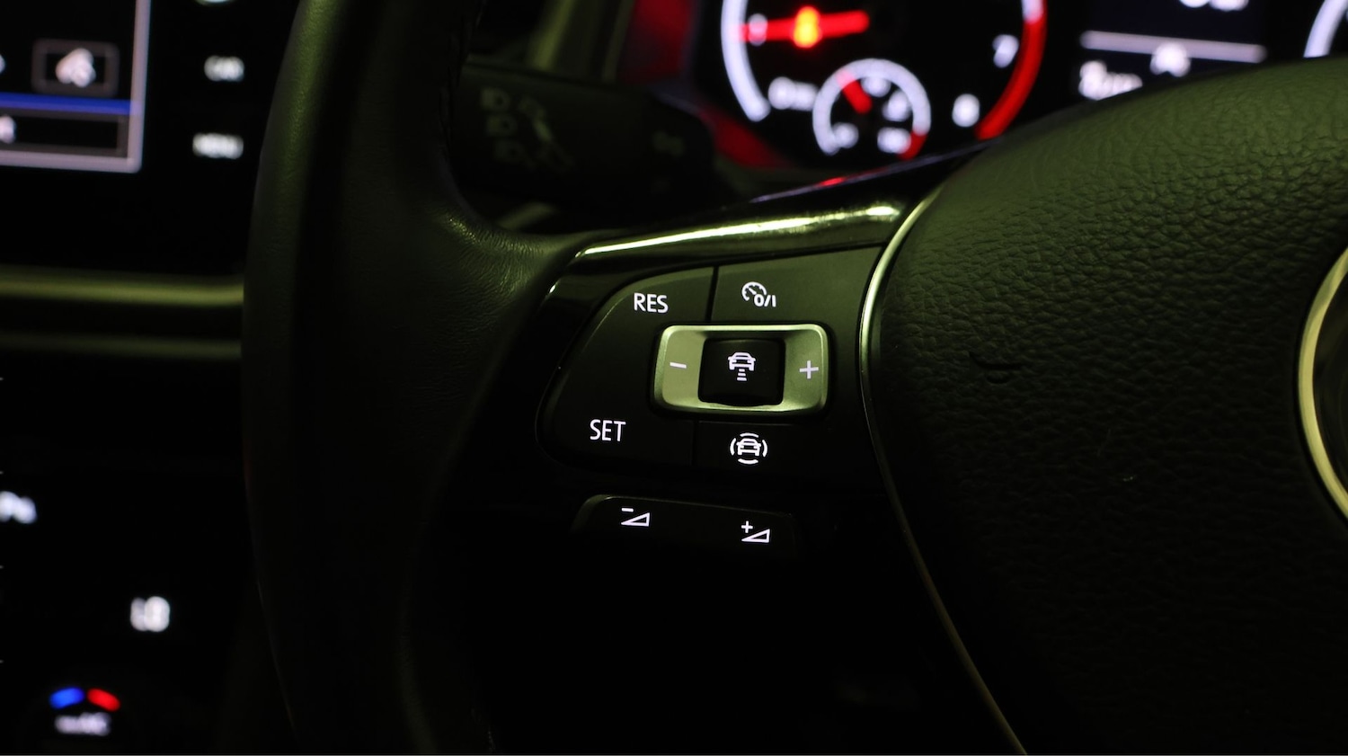 Used Volkswagen T-Roc 2021 for sale - 77306397: Photo 22