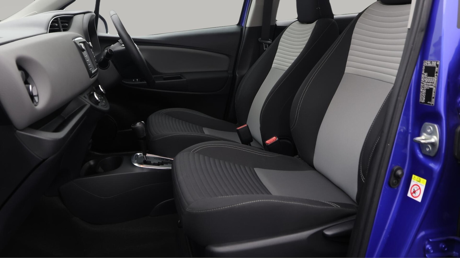 Used Toyota Yaris 2018 for sale - 76512576: Photo 15