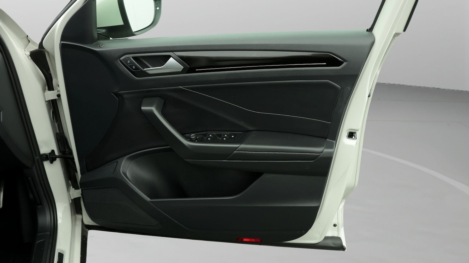 Used Volkswagen T-Roc 2024 for sale - 78033587: Photo 15