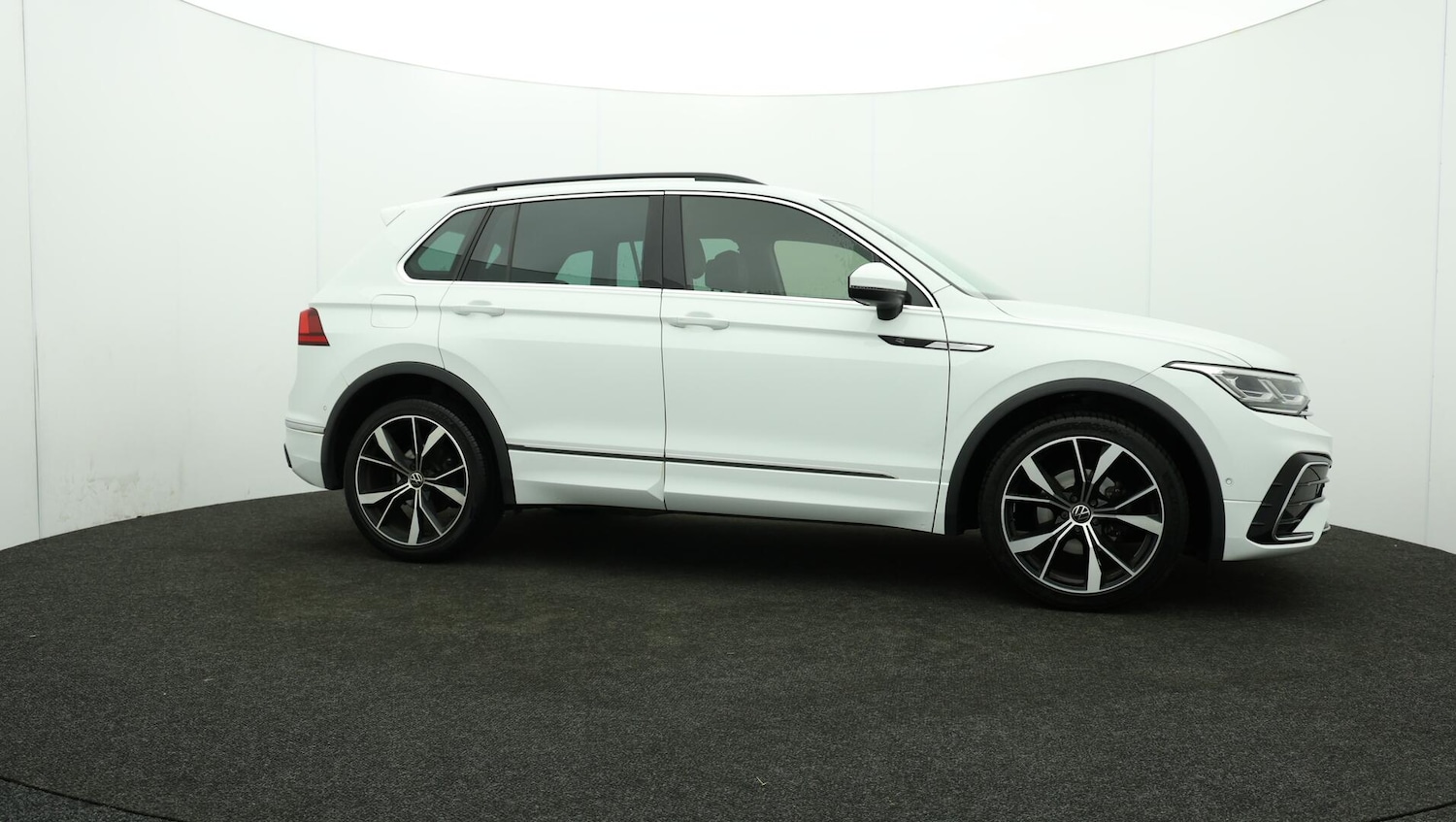 Used Volkswagen Tiguan 2021 for sale - 76122008: Photo 32