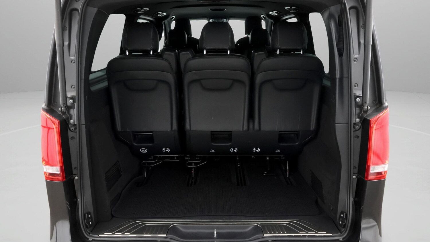 Used Mercedes-Benz V-Class 2023 for sale - 77837396: Photo 17