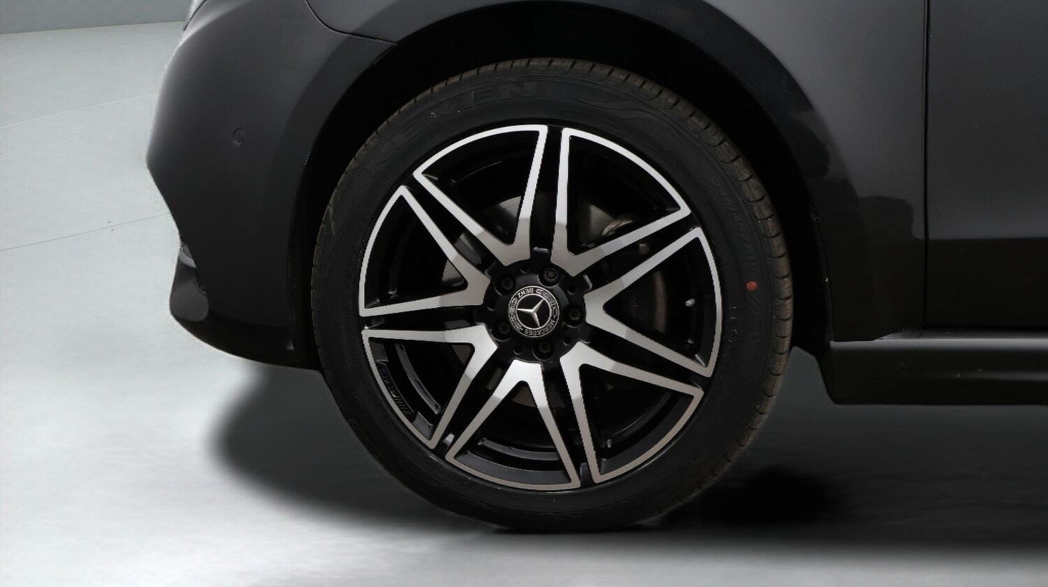 Used Mercedes-Benz V-Class 2023 for sale - 77837396: Photo 18