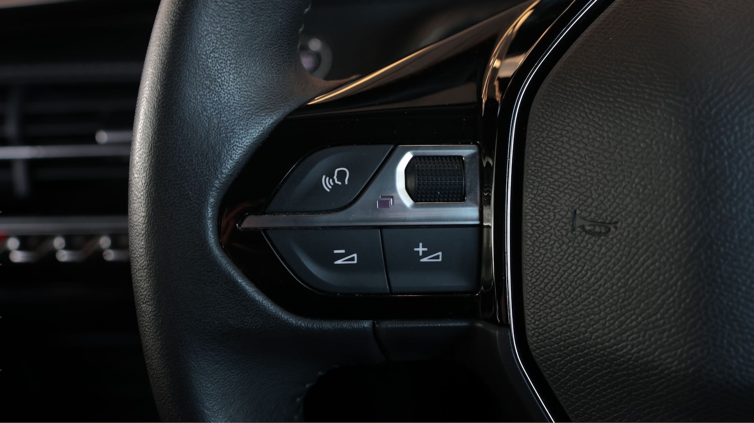 Used Peugeot 2008 2023 for sale - 77840785: Photo 24