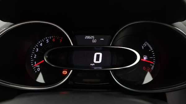 Used Renault Clio 2017 for sale - 76122244: Photo 11