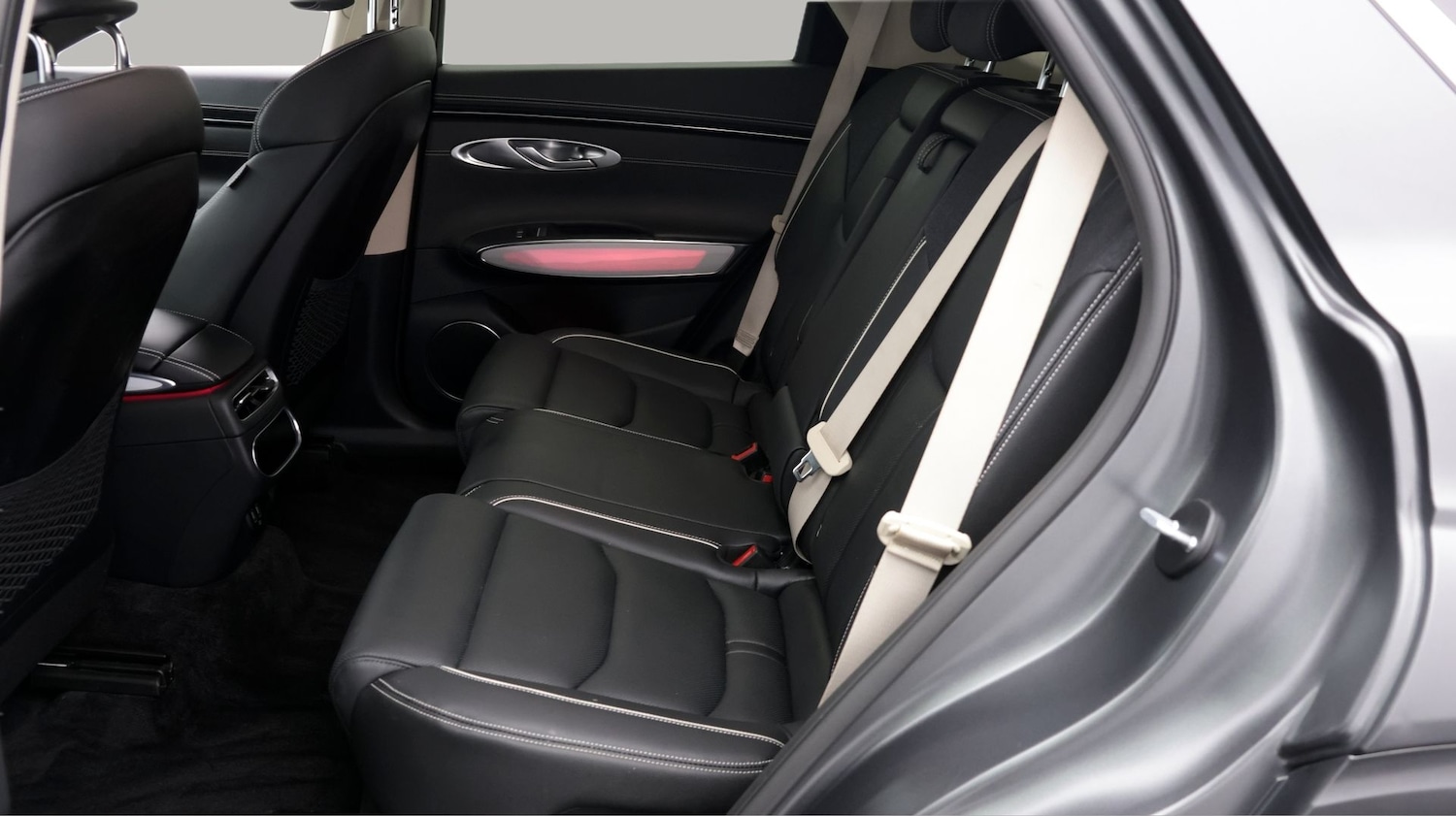 Used Genesis GV70 2023 for sale - 77536316: Photo 16